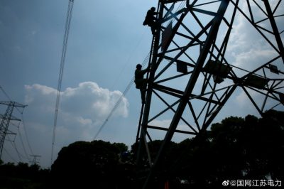 國(guó)內(nèi)800千伏輸電線(xiàn)路首次安裝智能巡檢機(jī)器人
