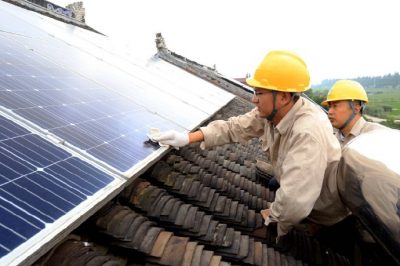 檢查客戶(hù)光伏發(fā)電裝置，積極推動(dòng)分布式電源安全健康發(fā)展