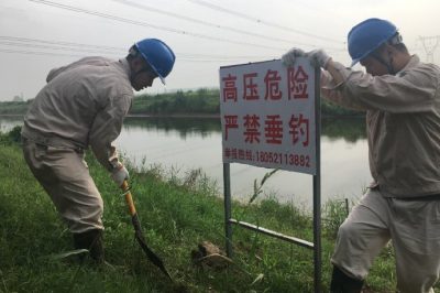 江蘇檢修公司認(rèn)真對(duì)各類(lèi)警示牌進(jìn)行排查、修復(fù)及更換