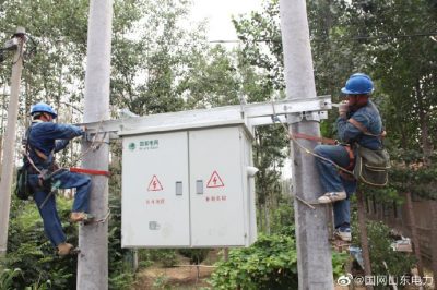 增容新裝200千伏安變壓器1臺(tái)、新立電桿5基、架設(shè)絕緣導(dǎo)線(xiàn)400余米