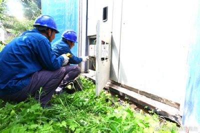 對韓家洼村的箱變、配電箱、下戶線及家庭用電開展檢查診治