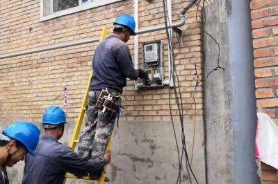 保定市徐水區(qū)供電公司改造低壓出線，提高供電可靠率