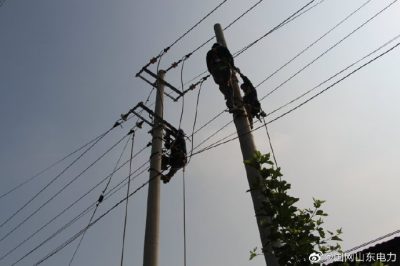 將100千伏安變壓器更換為200千伏安變壓器，提高供電可靠性