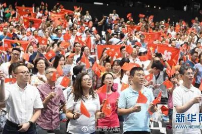 “香港，拉緊我的手！”