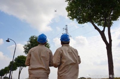 太倉市供電公司用無人機對轄區(qū)內(nèi)的220千伏線路進行巡視