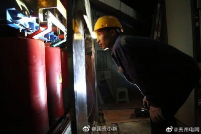 銅仁供電局緊急更換損壞變壓器，1小時內成功搶通了兩位老人的“生命通道”