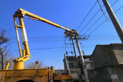 帶電作業(yè)實施貧困村電網改造