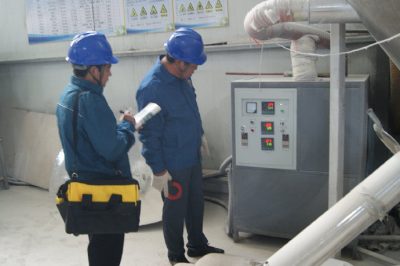 對(duì)客戶的配電盤、啟動(dòng)柜、電表箱、保護(hù)器、接地線等進(jìn)行排查測(cè)試