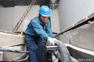 鋪設高壓電纜2300米，低壓電纜1100米