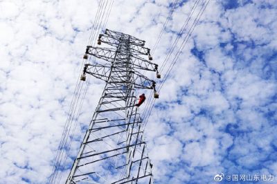 在110千伏上林送出工程D18、D19號段進(jìn)行附件安裝