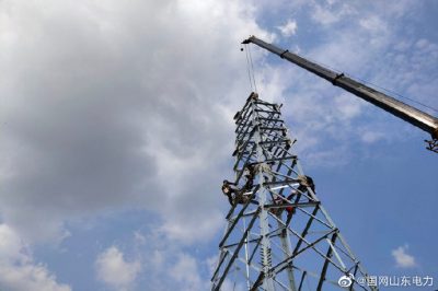 開(kāi)展上林110千伏線路工程A2號(hào)、A6號(hào)、B7號(hào)鐵塔組立