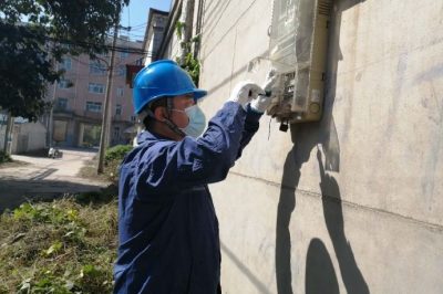 對轄區(qū)內(nèi)低壓用戶，開展安全隱患排查工作