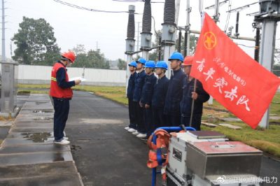 在220千伏豹南山全站改造現(xiàn)場(chǎng)全面學(xué)習(xí)檢修流程，熟悉設(shè)備情況