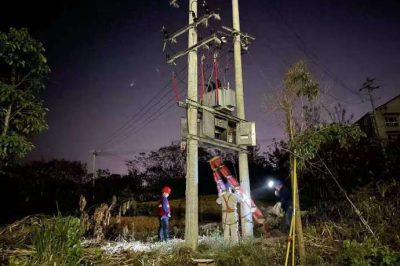 供電所組織人員上門查勘，搶修
