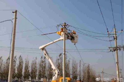 對1號至35號桿進行帶電消缺，檢查、緊固設(shè)備螺絲