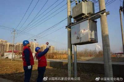 到西莊村對變壓器、用電線路等進(jìn)行紅外測溫