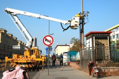 對10千伏市府線40號桿進(jìn)行帶電接火作業(yè)