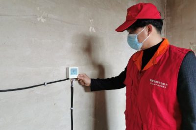 對轄區(qū)內(nèi)煤改電用戶進(jìn)行走訪，檢查取暖設(shè)備