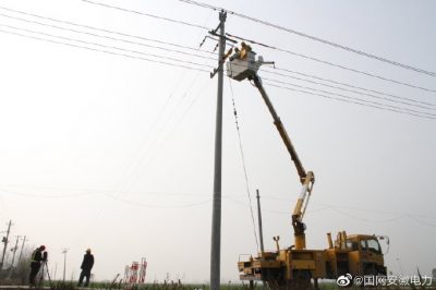 35千伏龍王廟變10千伏蘆西112線路，帶電安裝跌落式熔斷器