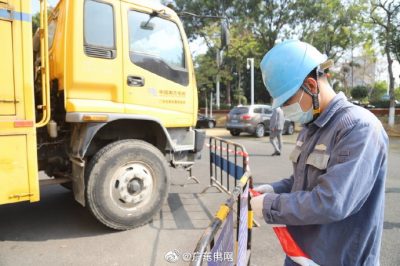 南方電網(wǎng)廣東東莞供電局的保電人員全程護航，助力“兩會”順利召開